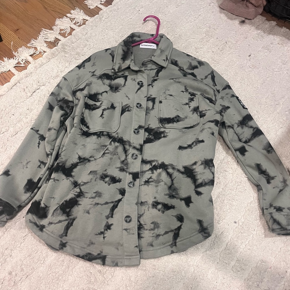 Women's Tie-Dye Shirt Jacket in Black and Gray